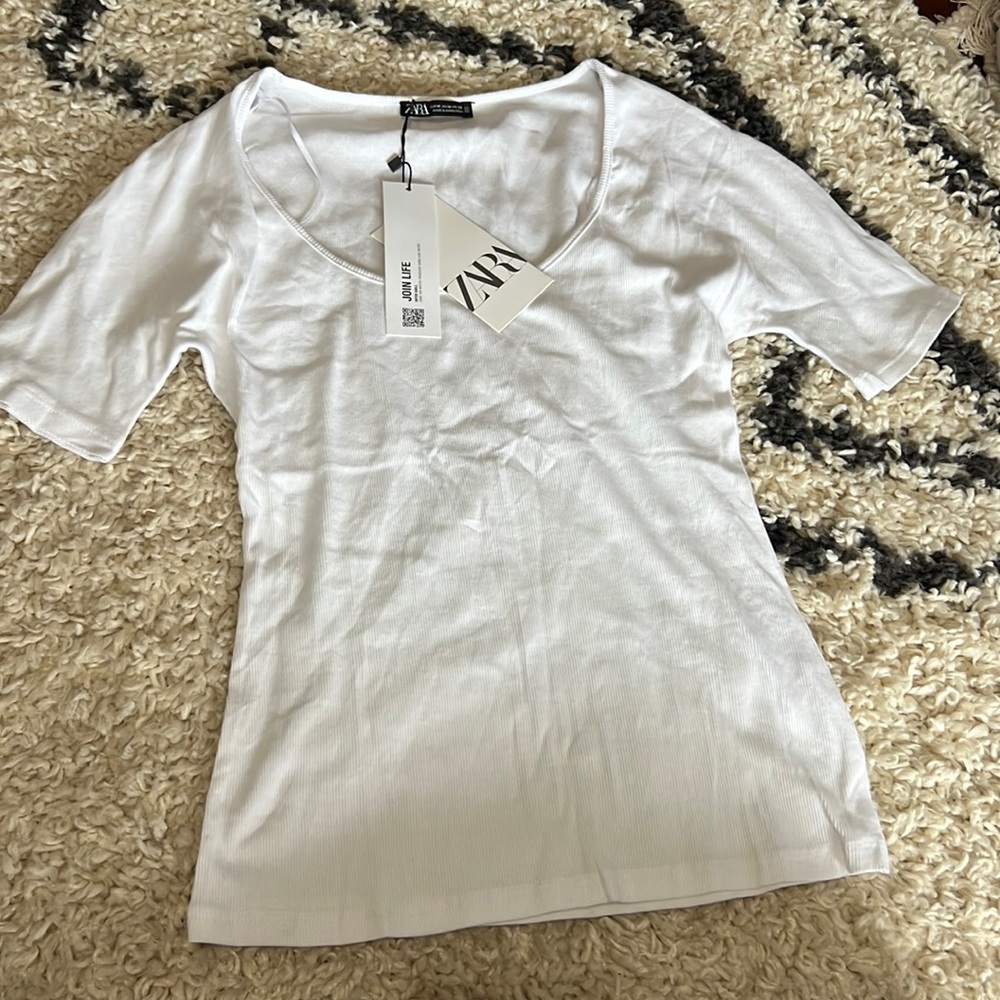 Zara ribbed scoopneck t